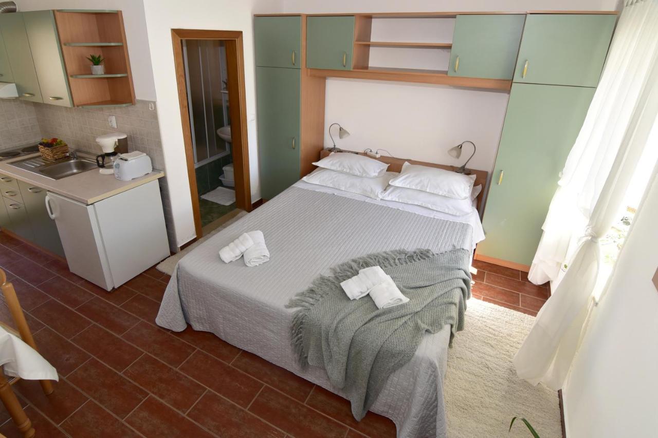 Old Town Studio Apartments Макарска Екстериор снимка